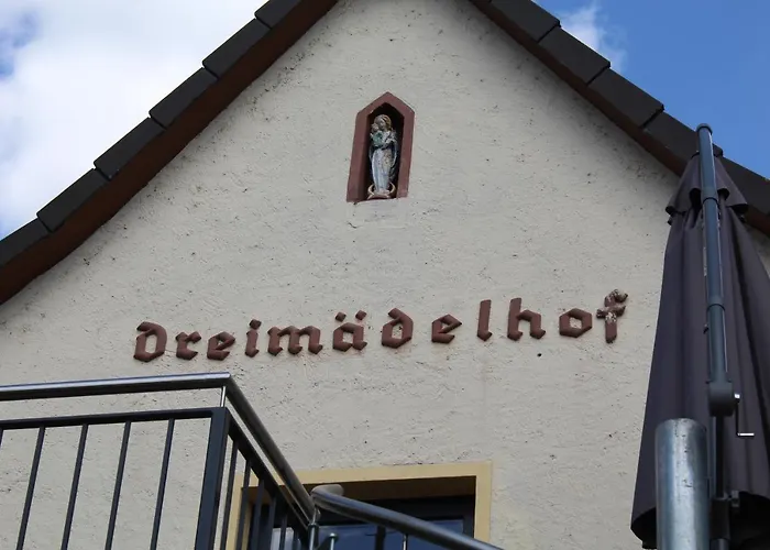 Dreimaedelhof